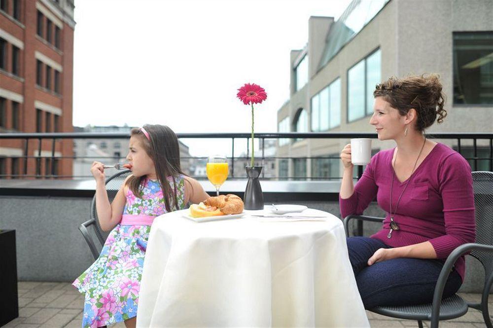 Hotel Ac Hotel By Marriott Old Montreal 3*