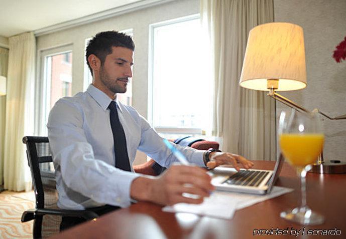 Ac Hotel By Marriott Old Montreal 3* Montreal